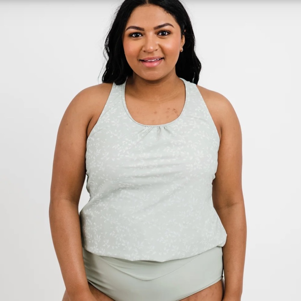 Coral Reef Swim - The Chase Top in Sage Leaf Print